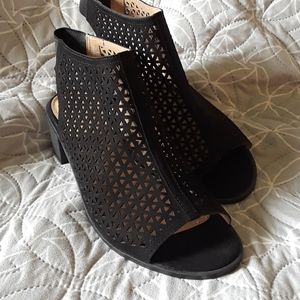 American Eagle heels